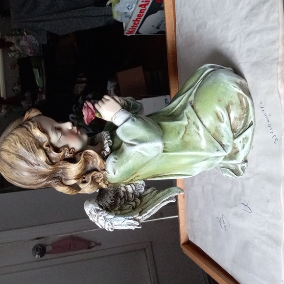 Kneeling Serenity Angel. - Picture 6 of 7